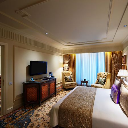 The Leela Palace New Delhi Nova Deli Exterior foto A suite at the hotel