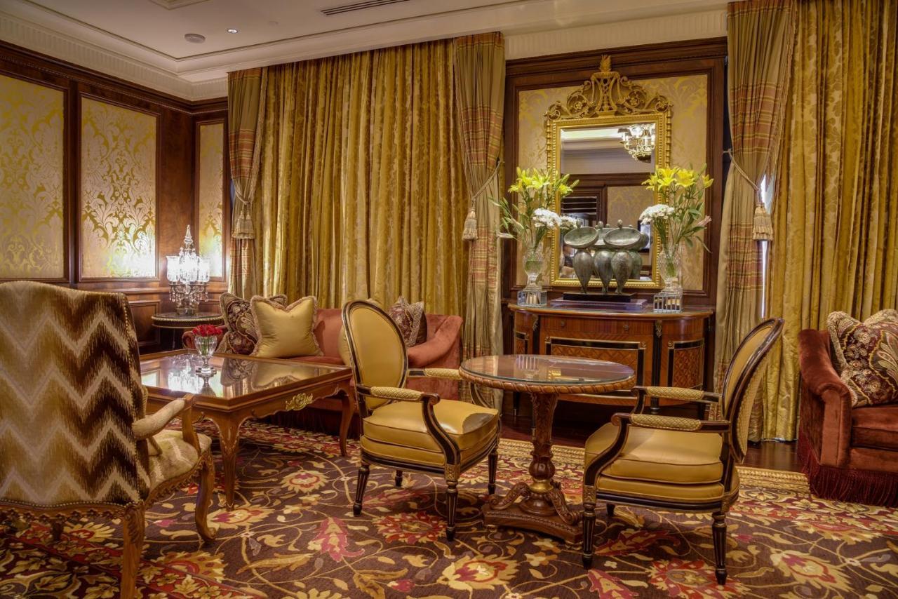 The Leela Palace New Delhi Nova Deli Exterior foto A suite at the Taj Mahal Palace