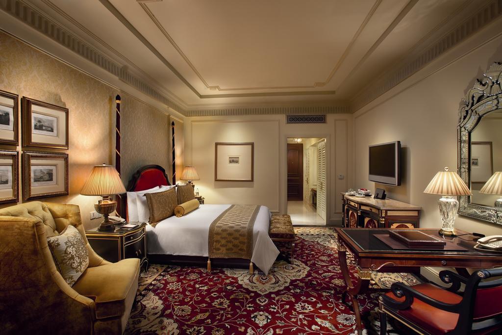 The Leela Palace New Delhi Nova Deli Quarto foto A suite at the Imperial Hotel