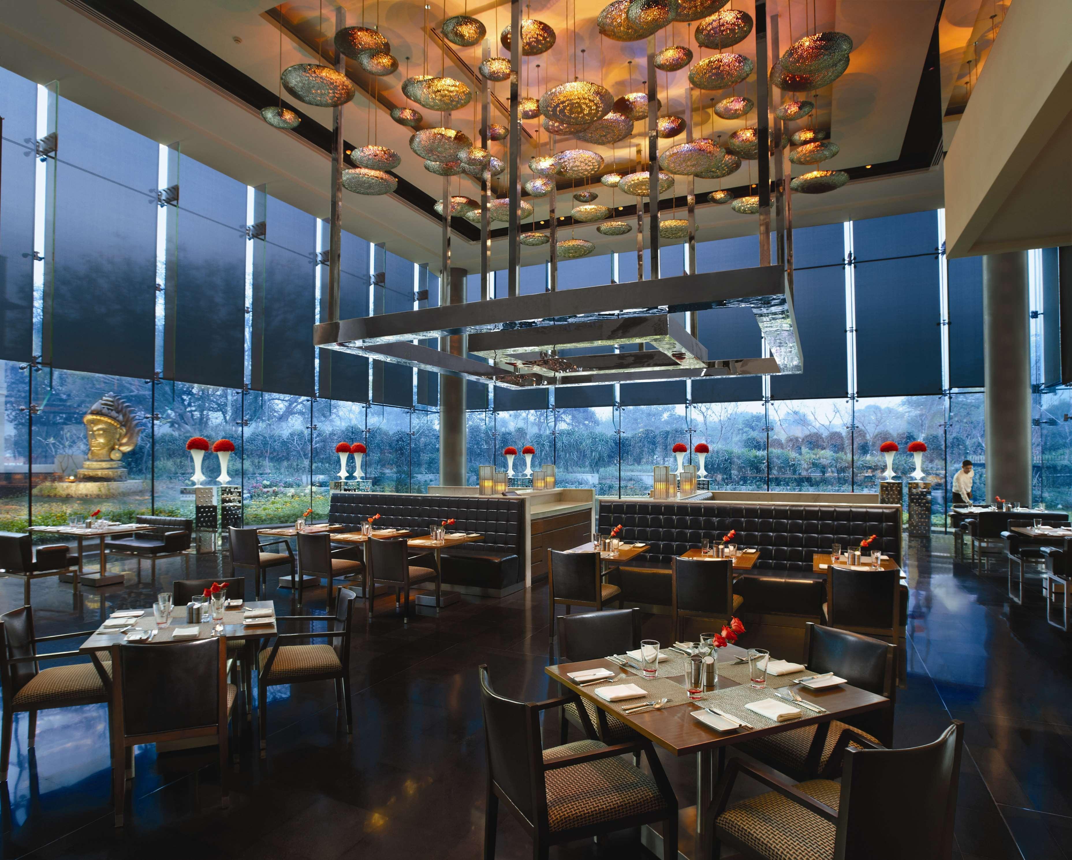 The Leela Palace New Delhi Nova Deli Exterior foto The interior of the restaurant