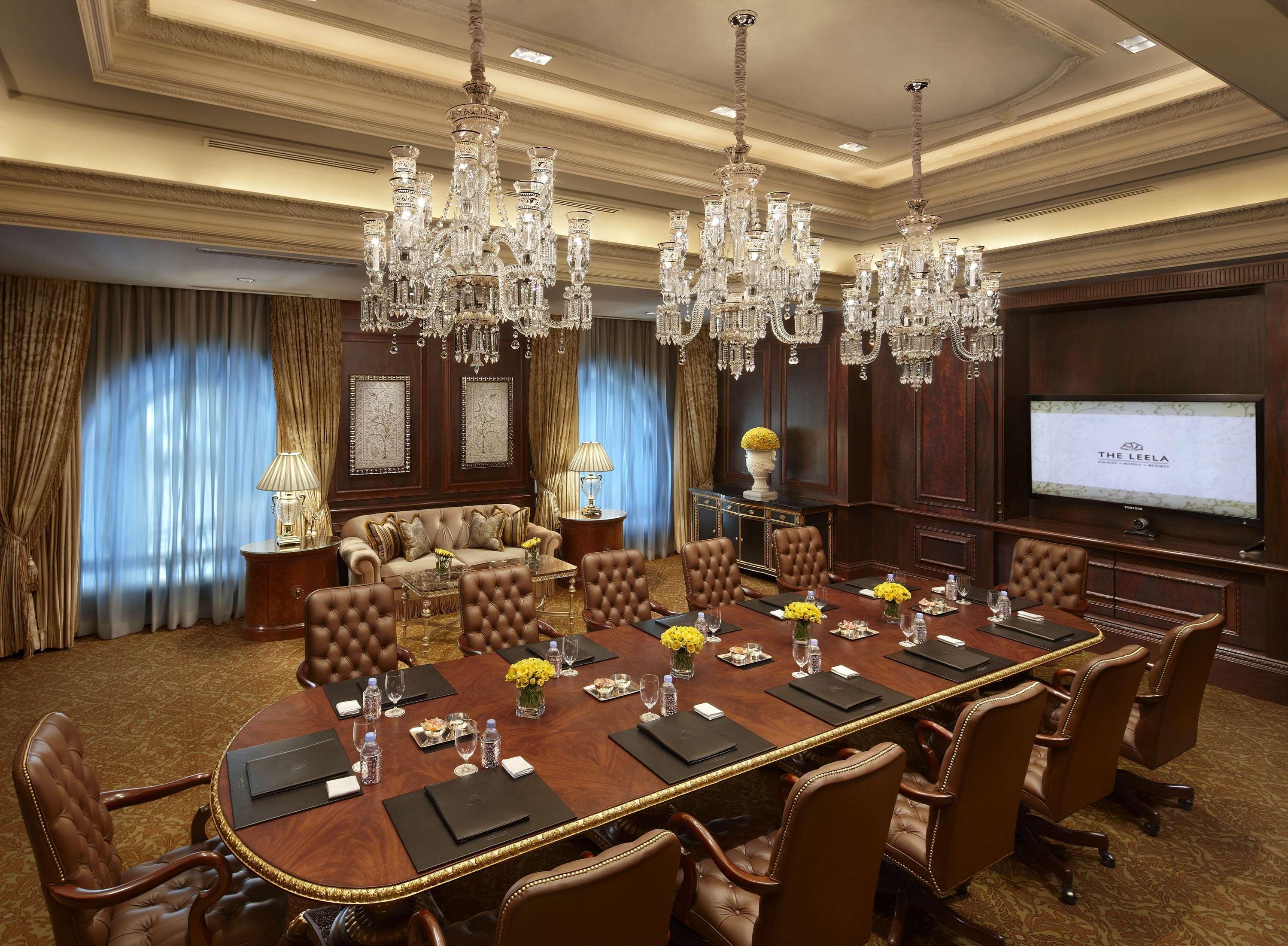The Leela Palace New Delhi Nova Deli Exterior foto Boardroom at The Oberoi Mumbai