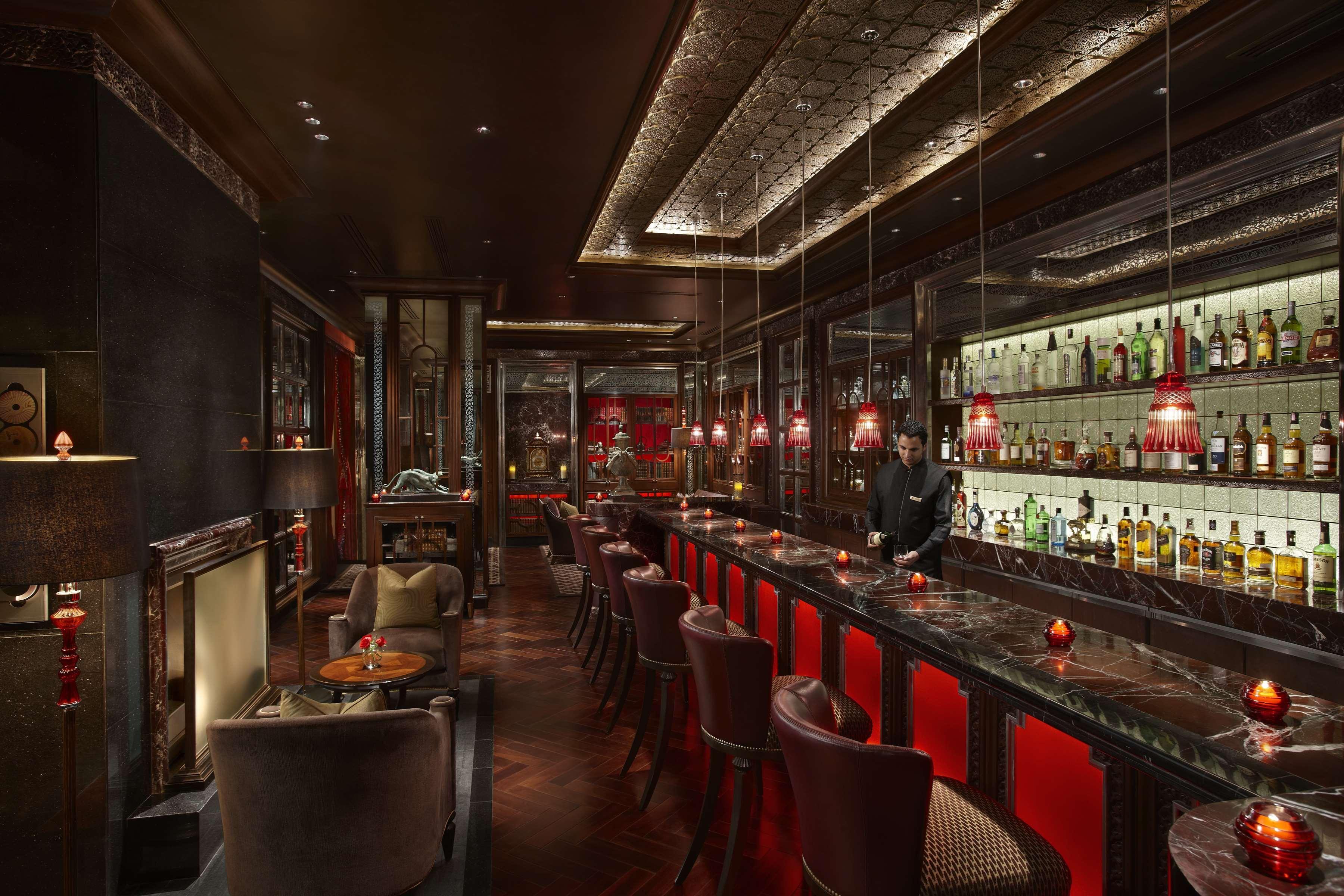 The Leela Palace New Delhi Nova Deli Restaurante foto The bar at the Mandarin Oriental, New York