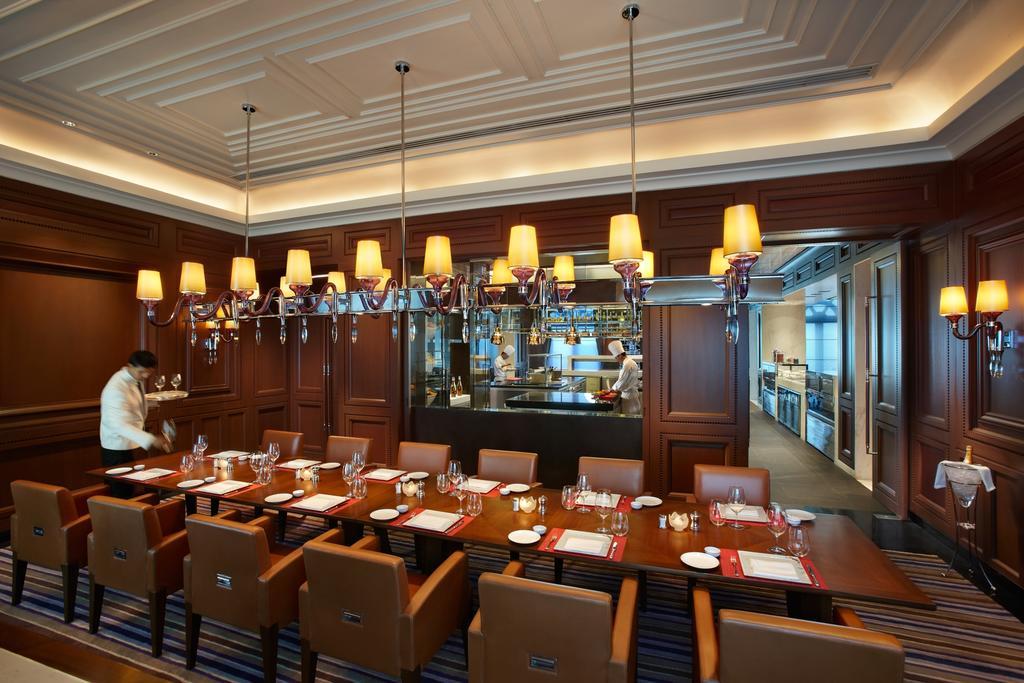 The Leela Palace New Delhi Nova Deli Exterior foto The interior of the restaurant