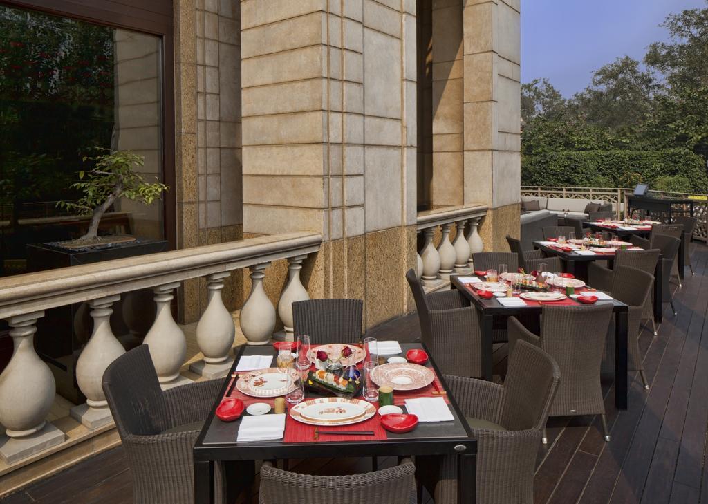 The Leela Palace New Delhi Nova Deli Exterior foto The Terrace at The Oberoi