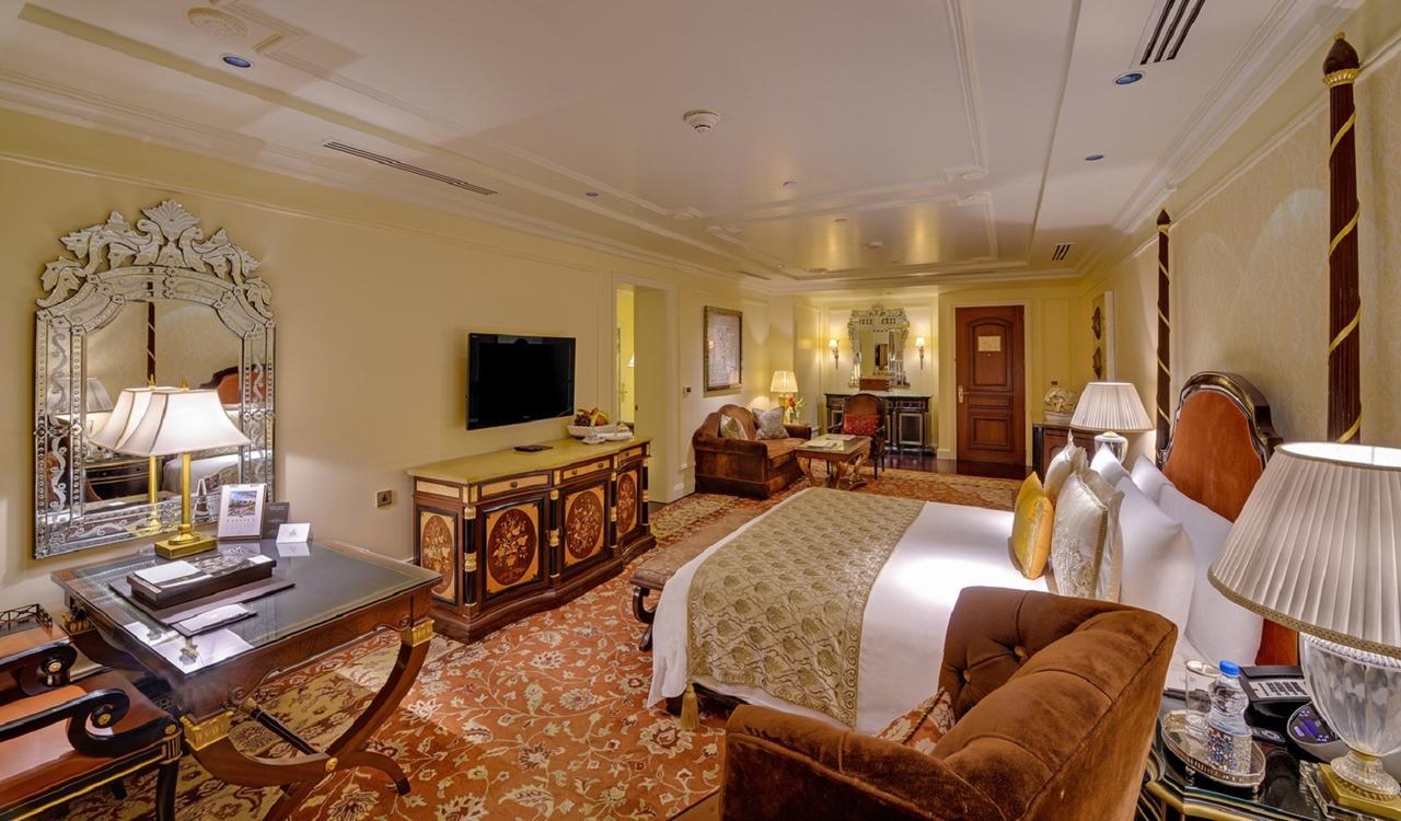 The Leela Palace New Delhi Nova Deli Exterior foto A suite at the Taj Mahal Palace