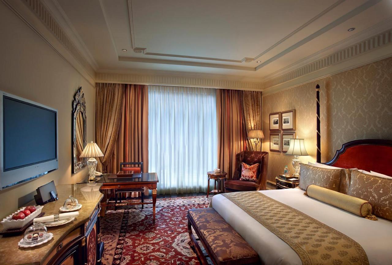 The Leela Palace New Delhi Nova Deli Exterior foto A room at the Taj Mahal Palace