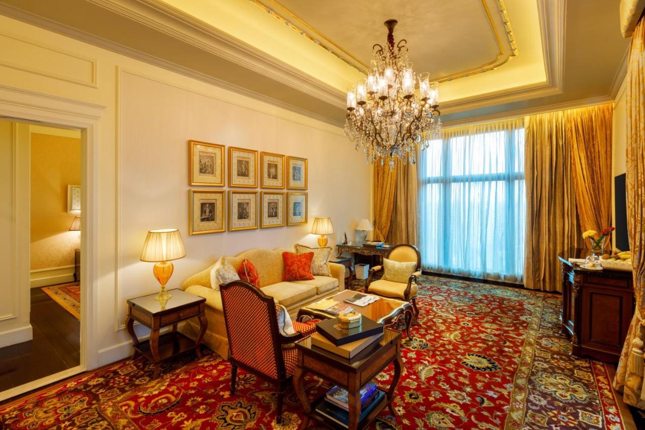 The Leela Palace New Delhi Nova Deli Exterior foto A suite at the Taj Mahal Palace