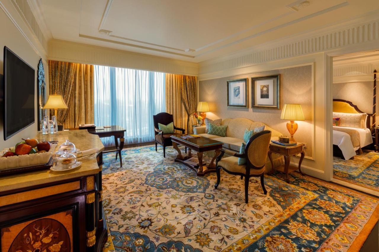 The Leela Palace New Delhi Nova Deli Exterior foto A suite at the Taj Mahal Palace