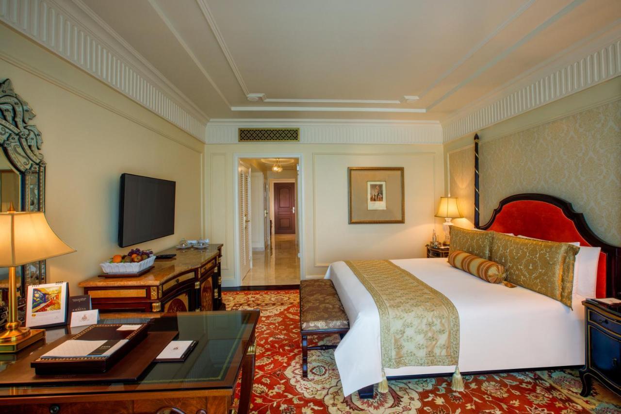 The Leela Palace New Delhi Nova Deli Exterior foto A room at the Taj Mahal Palace