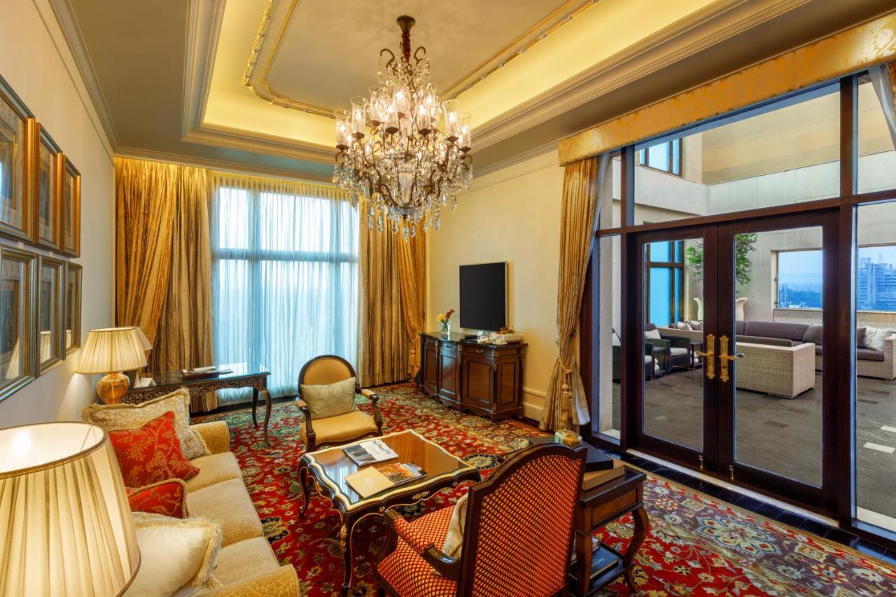 The Leela Palace New Delhi Nova Deli Exterior foto A suite at the Taj Mahal Palace, Mumbai