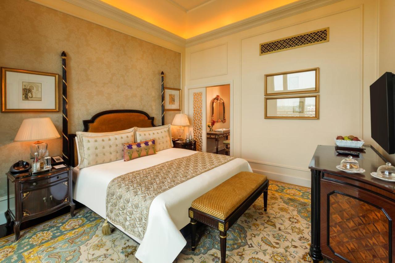 The Leela Palace New Delhi Nova Deli Exterior foto A bedroom at the Imperial